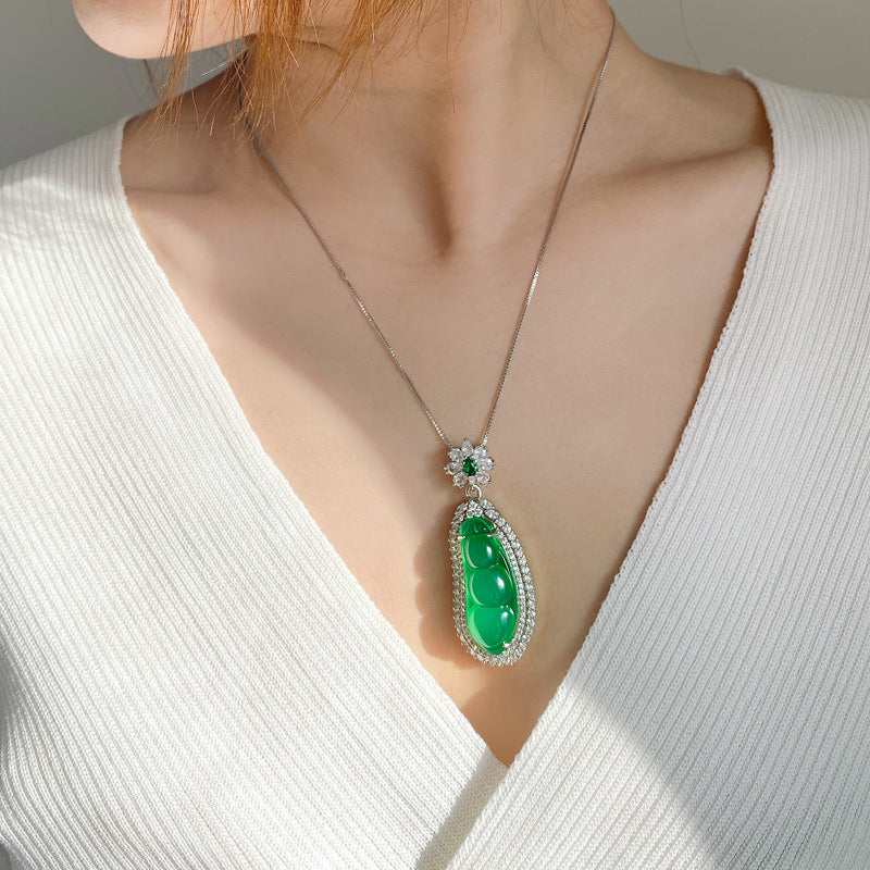 Homearda Natural Ice Green Pean Jade Necklaces for Women, Green Chalcedony Gourd Gemstone Necklace, Good Luck Jade Pendant Necklaces Amulet Jewelry Gifts for Inner Peace ,Birthday or Chrismas Holiday Gift for Her, Mom, & Sister (Free Chain)